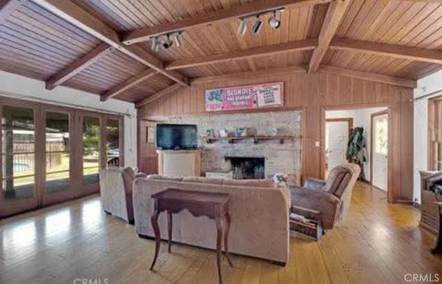 17107 Raymer Street, Sherwood Forest, CA 91325