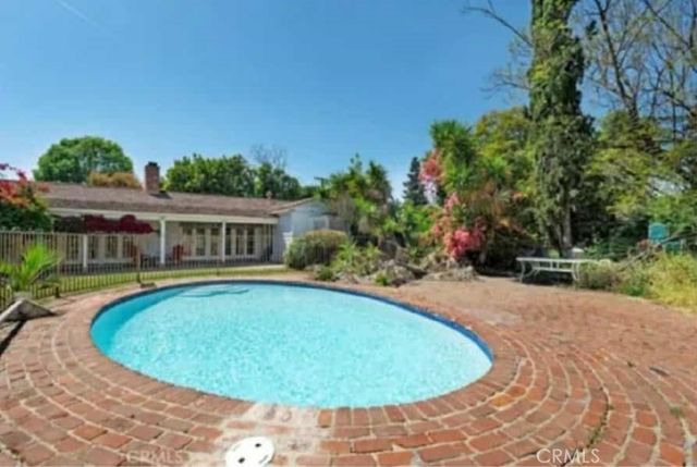 17107 Raymer Street, Sherwood Forest, CA 91325