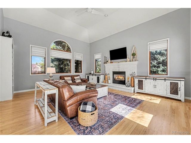 8201 Sawtooth Ln, Niwot, CO 80503