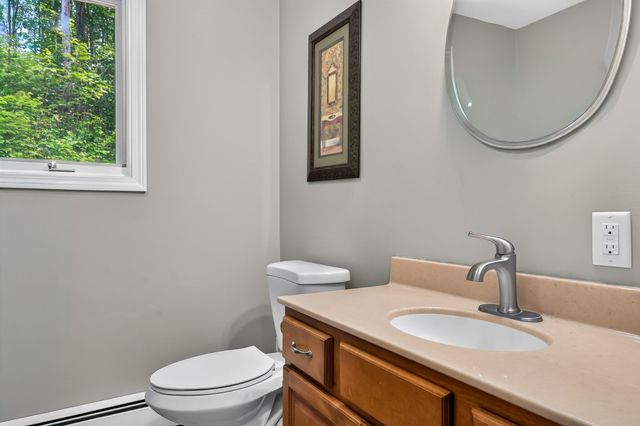 170 Queen Lake Rd, Phillipston, MA 01331