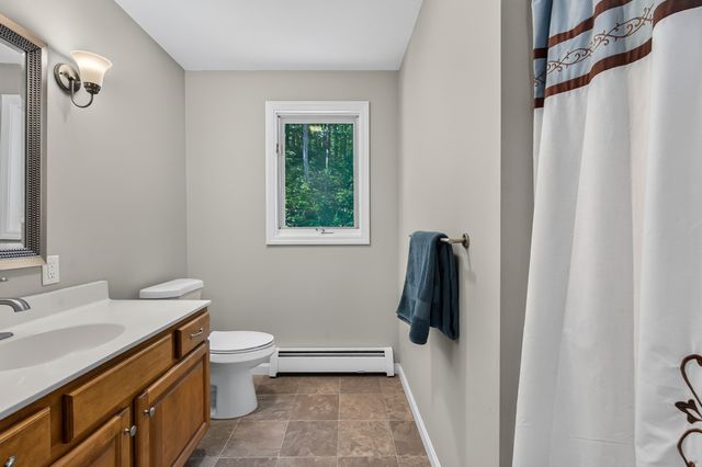 170 Queen Lake Rd, Phillipston, MA 01331
