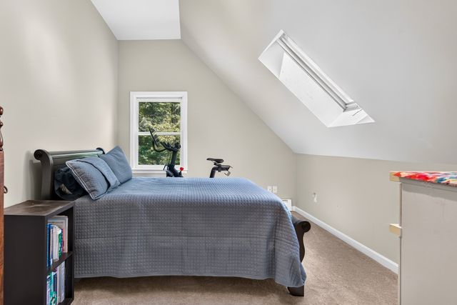 170 Queen Lake Rd, Phillipston, MA 01331