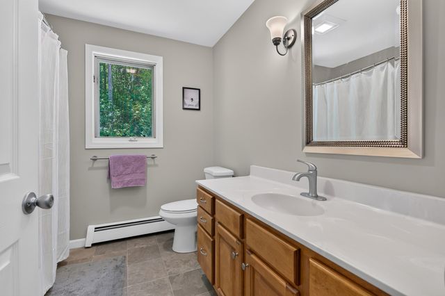 170 Queen Lake Rd, Phillipston, MA 01331