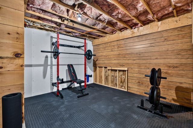 170 Queen Lake Rd, Phillipston, MA 01331