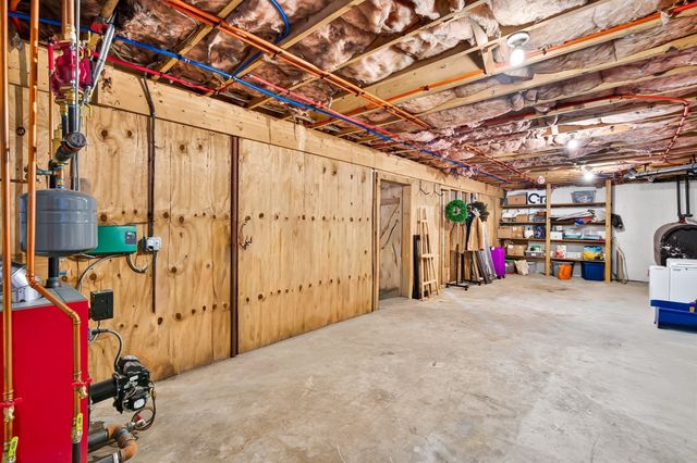 170 Queen Lake Rd, Phillipston, MA 01331