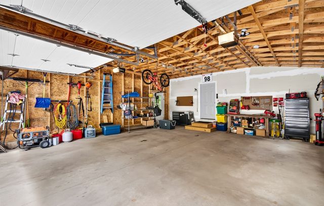 170 Queen Lake Rd, Phillipston, MA 01331