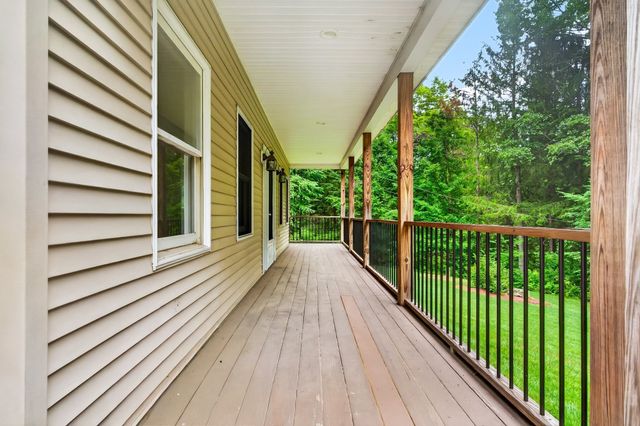 170 Queen Lake Rd, Phillipston, MA 01331