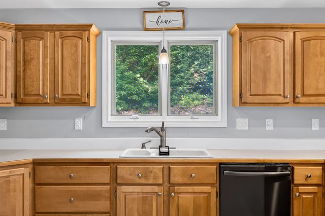 170 Queen Lake Rd, Phillipston, MA 01331