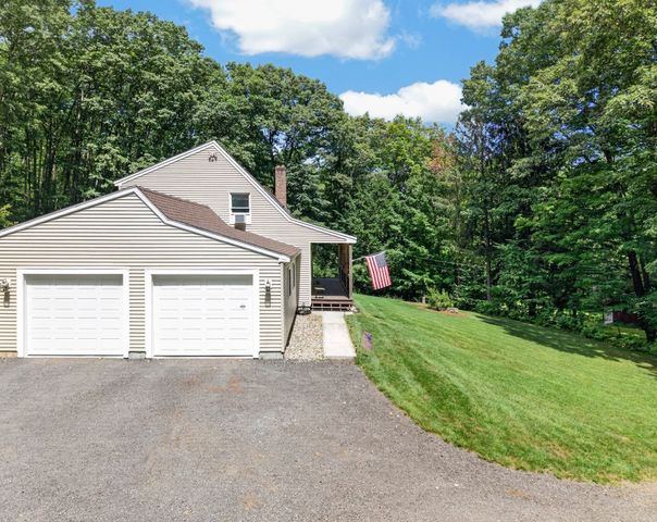 170 Queen Lake Rd, Phillipston, MA 01331