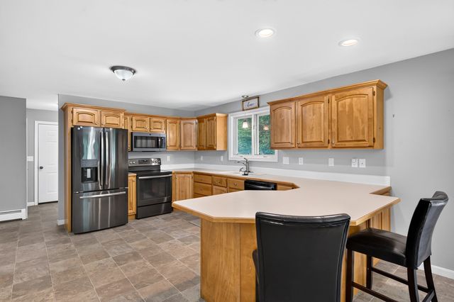 170 Queen Lake Rd, Phillipston, MA 01331
