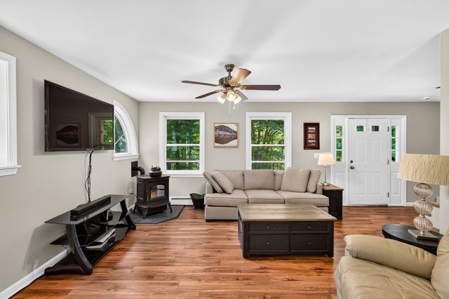 170 Queen Lake Rd, Phillipston, MA 01331