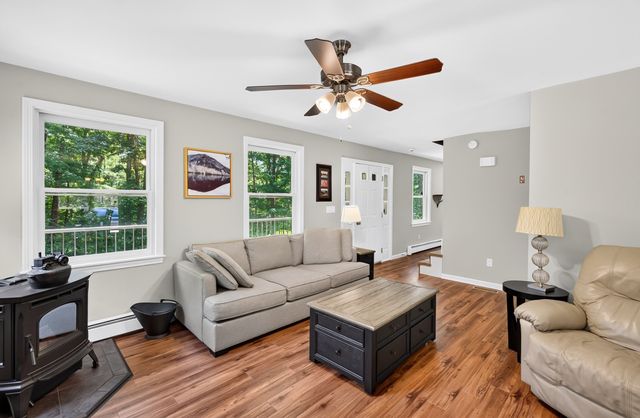 170 Queen Lake Rd, Phillipston, MA 01331
