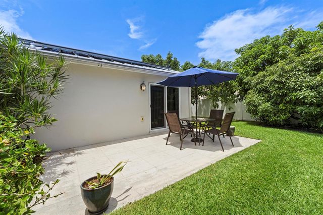 1264 Pine Sage Circle, West Palm Beach, FL 33409