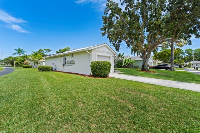 1264 Pine Sage Circle, West Palm Beach, FL 33409