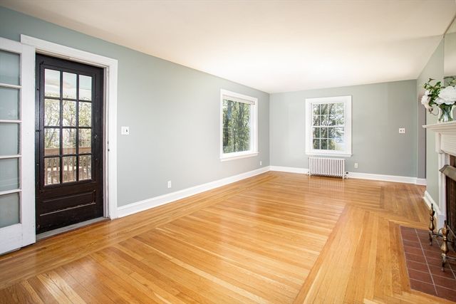 6 Miles Ave, Tiverton, RI 02878