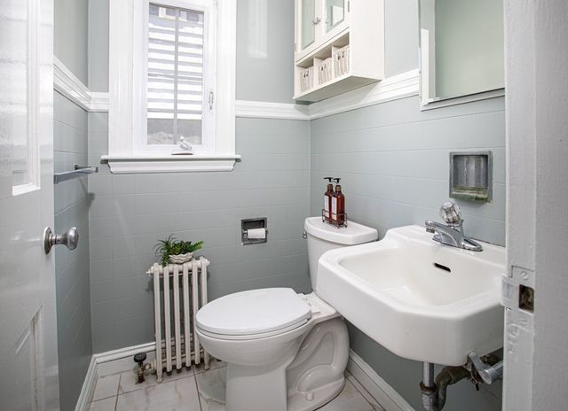 6 Miles Ave, Tiverton, RI 02878