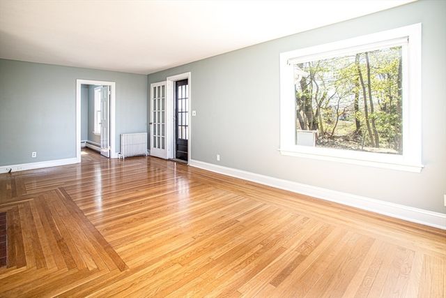 6 Miles Ave, Tiverton, RI 02878