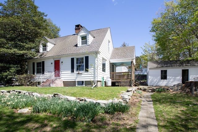 6 Miles Ave, Tiverton, RI 02878