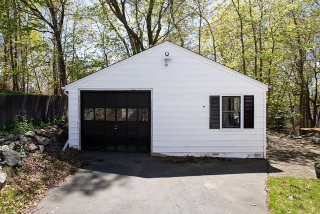 6 Miles Ave, Tiverton, RI 02878
