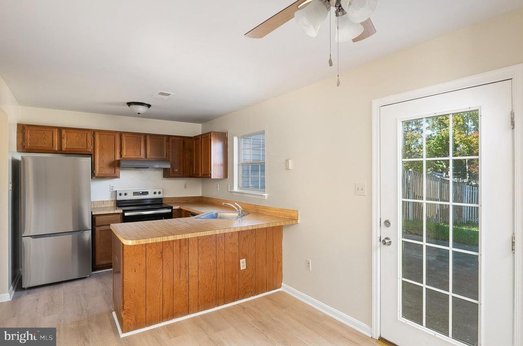 Image 7 of property listing at 4065 BLUEBIRD DR, Waldorf, MD 20603