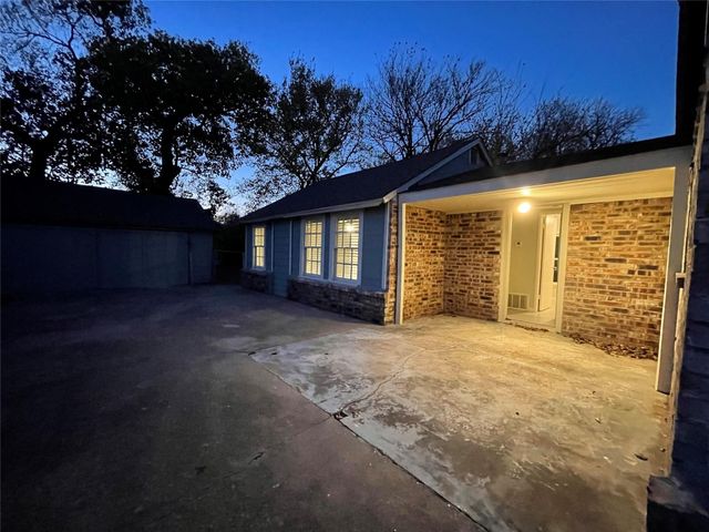 611 Harrisdale Avenue, River Oaks, TX 76114
