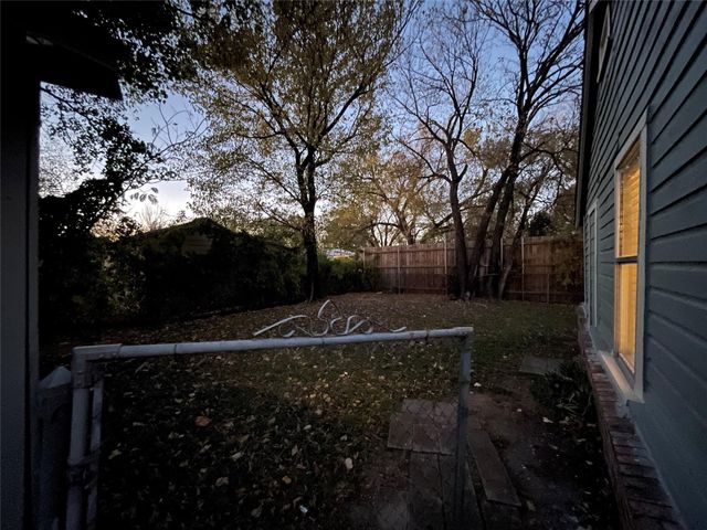 611 Harrisdale Avenue, River Oaks, TX 76114