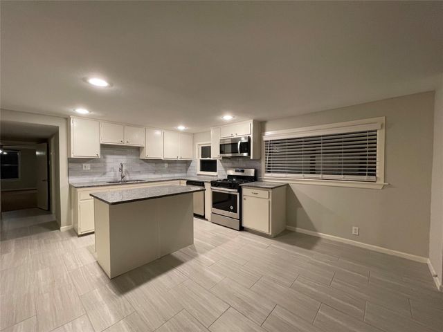 611 Harrisdale Avenue, River Oaks, TX 76114