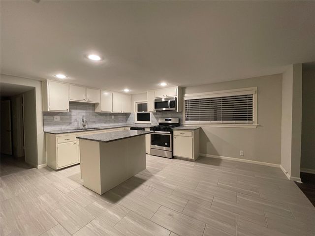 611 Harrisdale Avenue, River Oaks, TX 76114