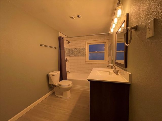 611 Harrisdale Avenue, River Oaks, TX 76114