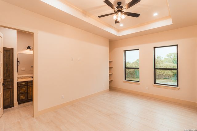 152 Hondo Ridge, La Vernia, TX 78121