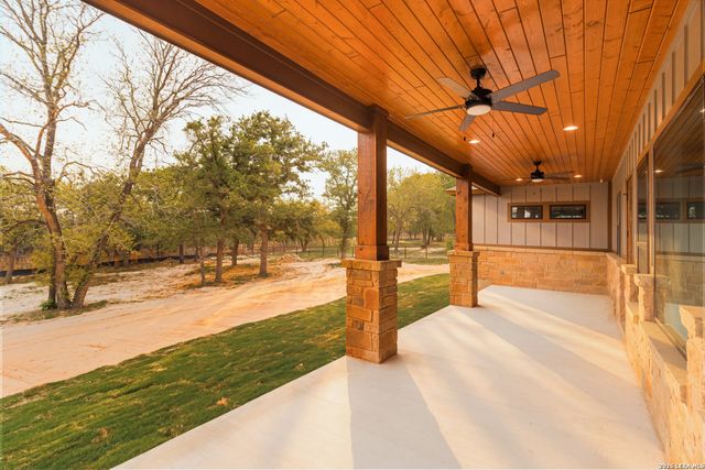 152 Hondo Ridge, La Vernia, TX 78121