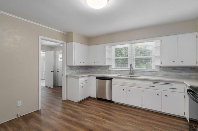 1840 S Glencrest Avenue, Springfield, MO 65804