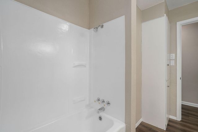 1840 S Glencrest Avenue, Springfield, MO 65804