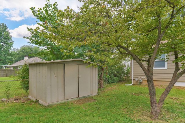1840 S Glencrest Avenue, Springfield, MO 65804