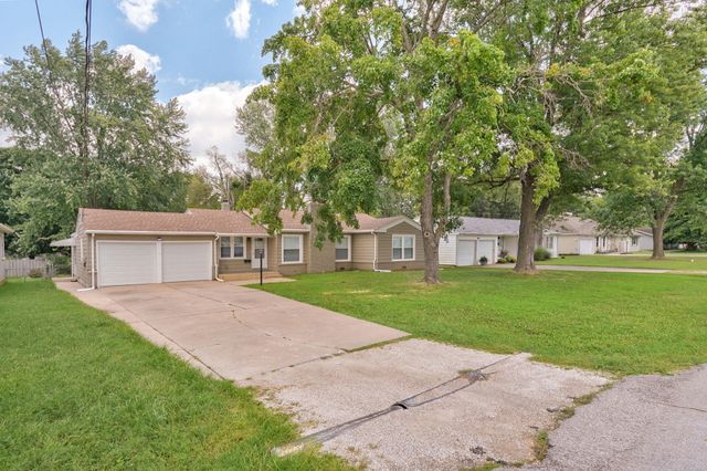1840 S Glencrest Avenue, Springfield, MO 65804