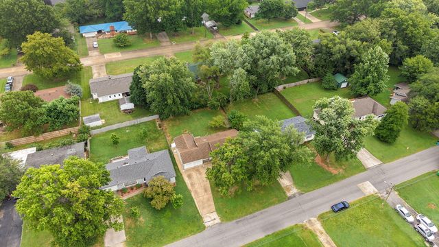 1840 S Glencrest Avenue, Springfield, MO 65804