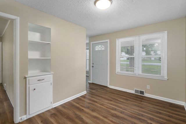 1840 S Glencrest Avenue, Springfield, MO 65804
