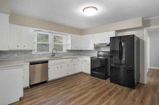 1840 S Glencrest Avenue, Springfield, MO 65804