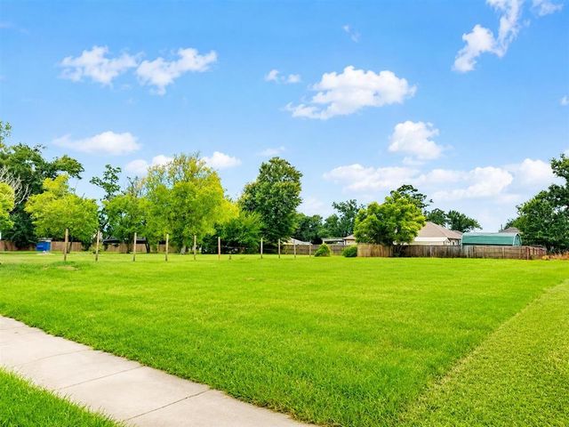 Hodges St Street, Lake Charles, LA 70601