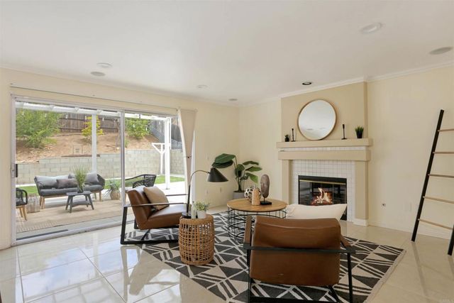 9208 Calle De Vista Oeste, San Diego, CA 92129