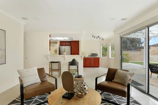 9208 Calle De Vista Oeste, San Diego, CA 92129