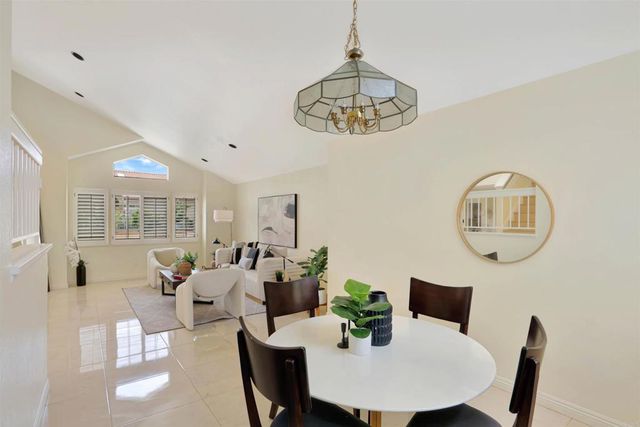 9208 Calle De Vista Oeste, San Diego, CA 92129