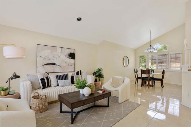 9208 Calle De Vista Oeste, San Diego, CA 92129