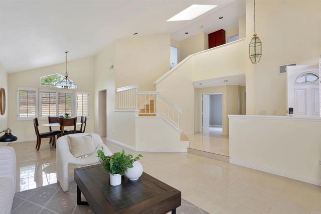 9208 Calle De Vista Oeste, San Diego, CA 92129