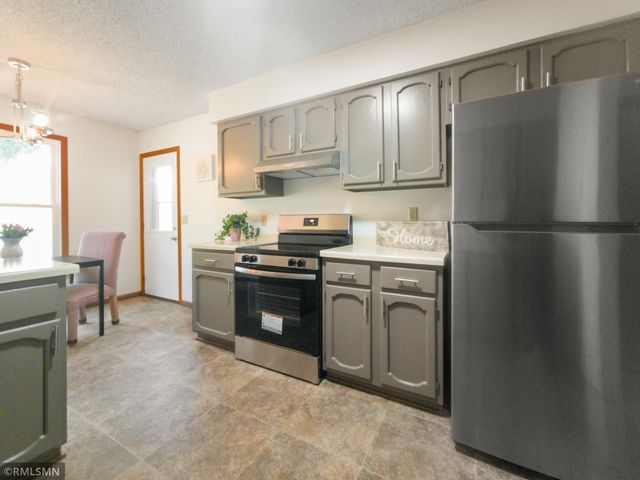 1977 Gold Trail A, Eagan, MN 55122