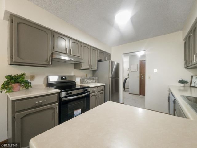 1977 Gold Trail A, Eagan, MN 55122