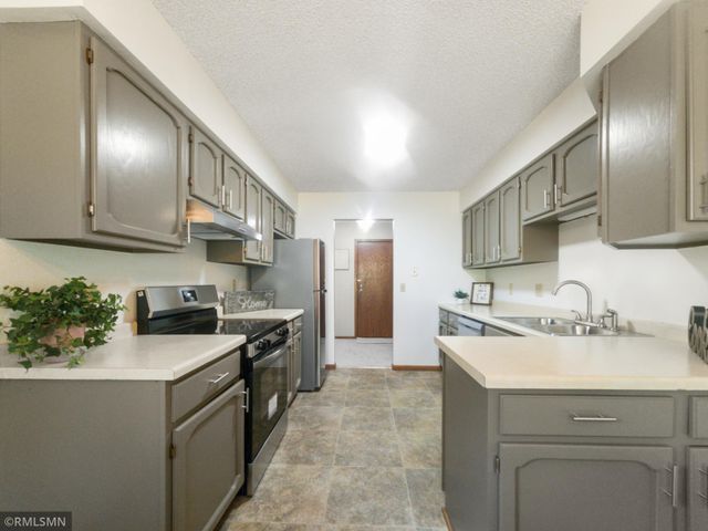1977 Gold Trail A, Eagan, MN 55122