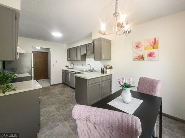 1977 Gold Trail A, Eagan, MN 55122