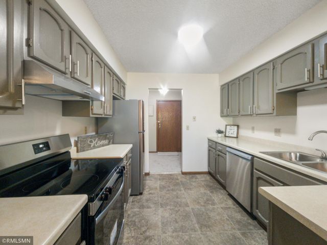 1977 Gold Trail A, Eagan, MN 55122