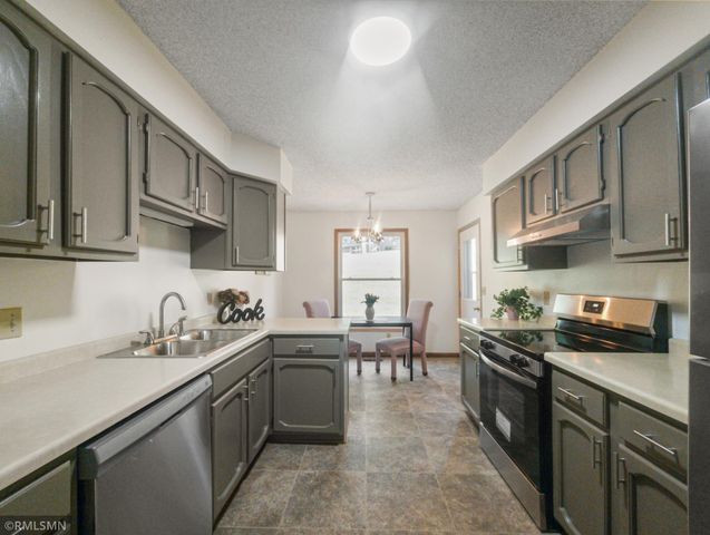 1977 Gold Trail A, Eagan, MN 55122